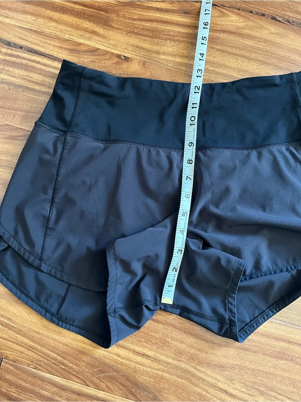 Lululemon Speed Up Shorts - Picture 8 of 8